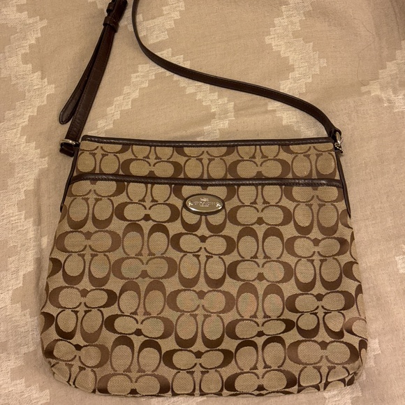 Very Clean Canvas Cross Shoulder Coach Bag - Picture 1 of 5